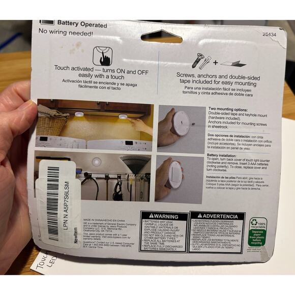 Touch activated LED Puck lights - 2 lights - Picture 2 of 2